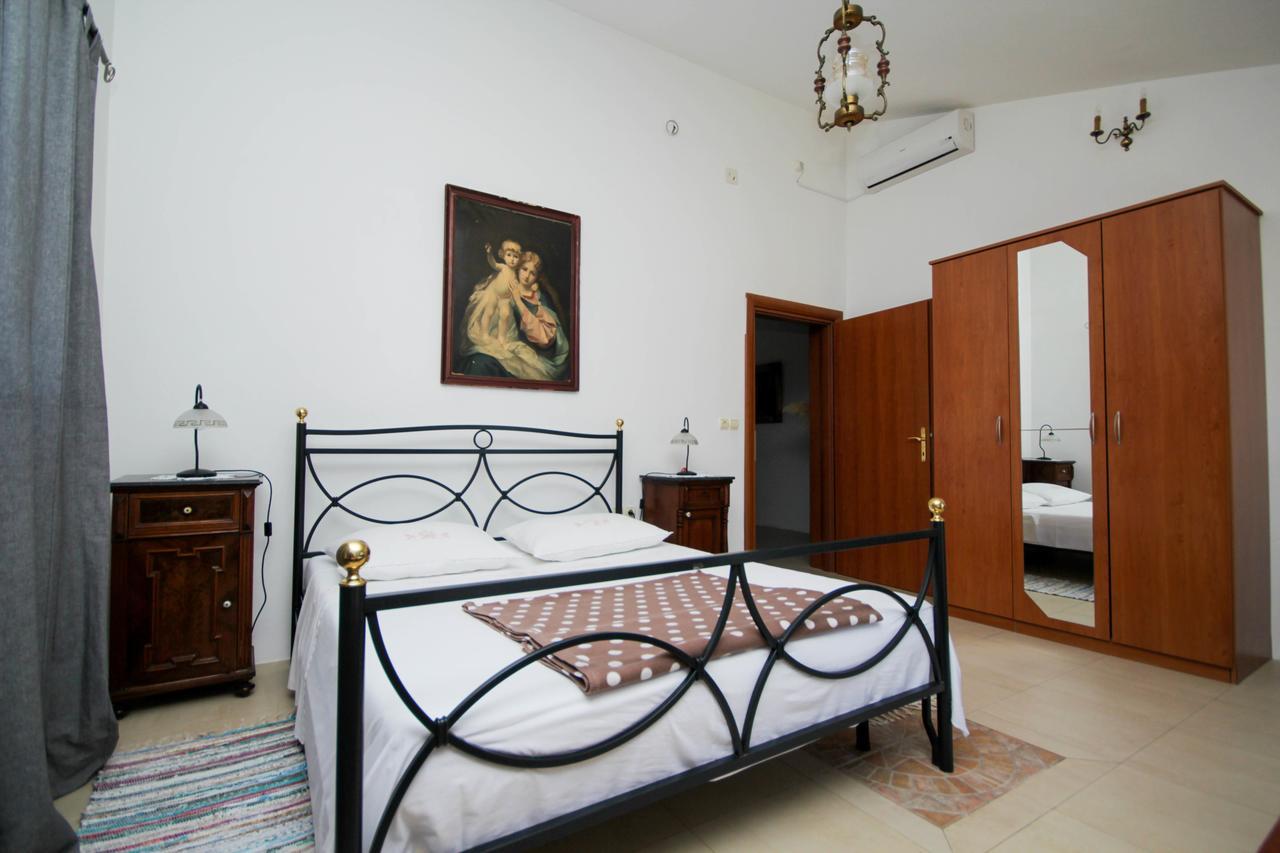 Lola'S Apartments Tribalj Kültér fotó