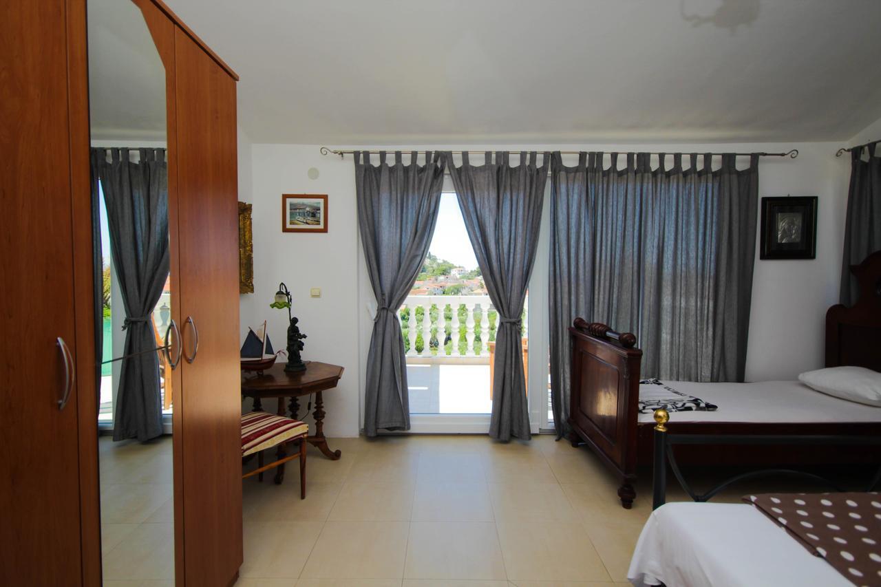 Lola'S Apartments Tribalj Kültér fotó
