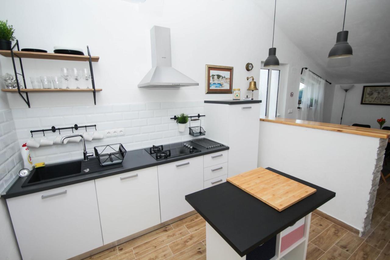 Lola'S Apartments Tribalj Kültér fotó
