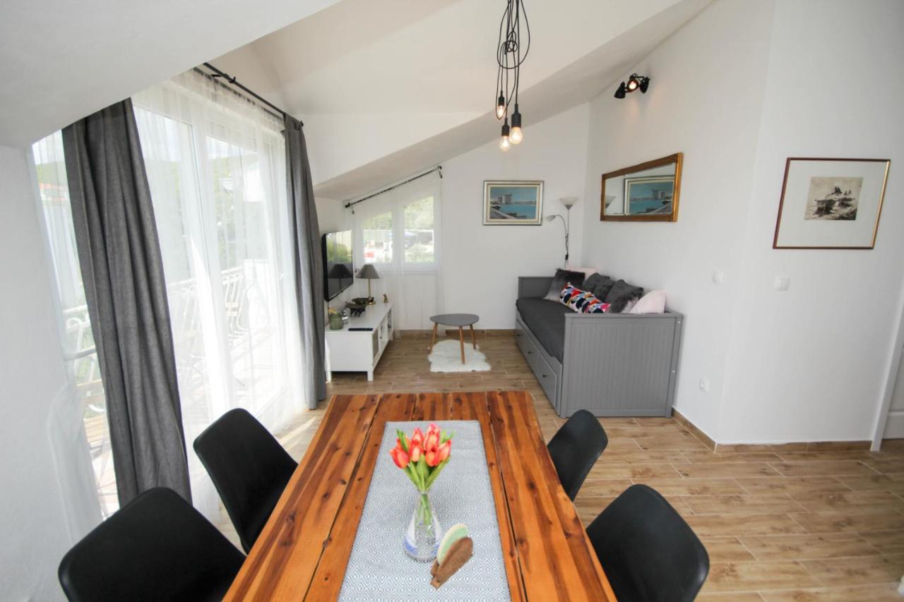 Lola'S Apartments Tribalj Kültér fotó