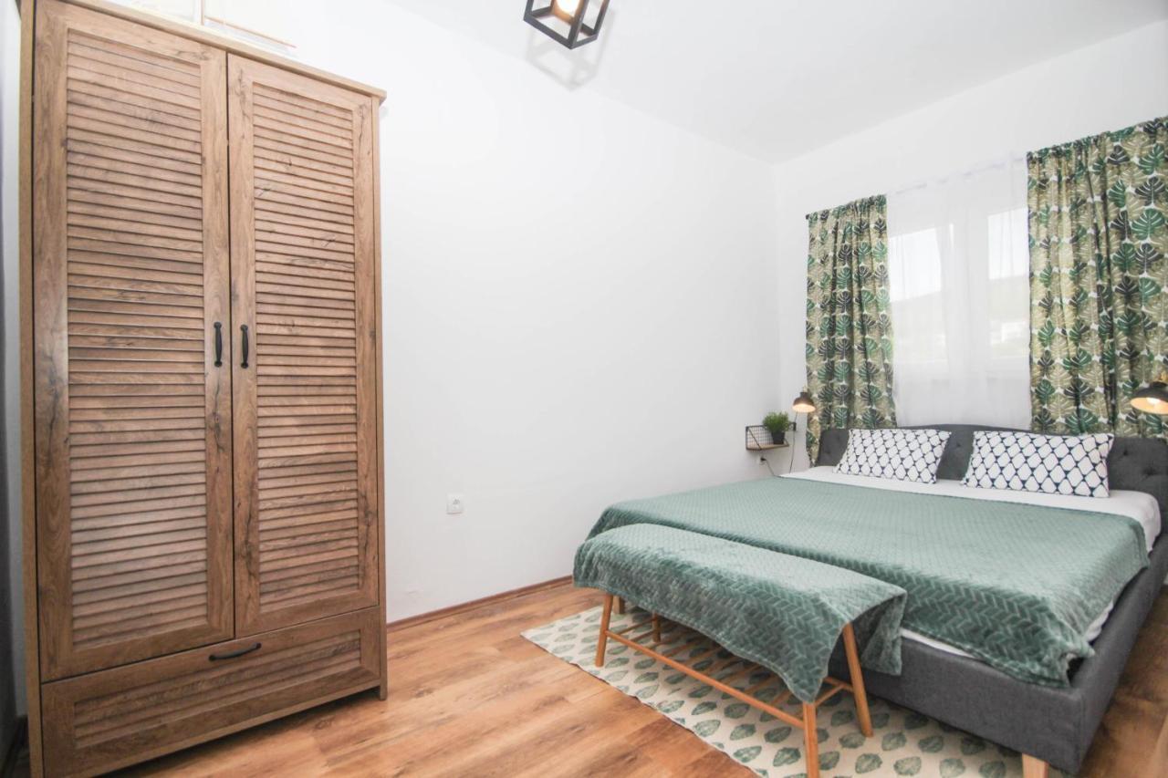 Lola'S Apartments Tribalj Kültér fotó